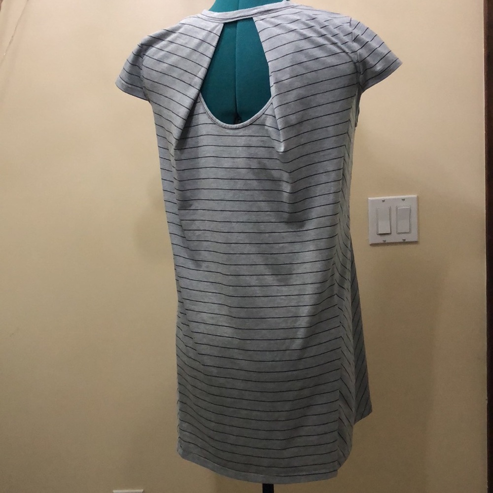 Cute dress with back keyhole Size M